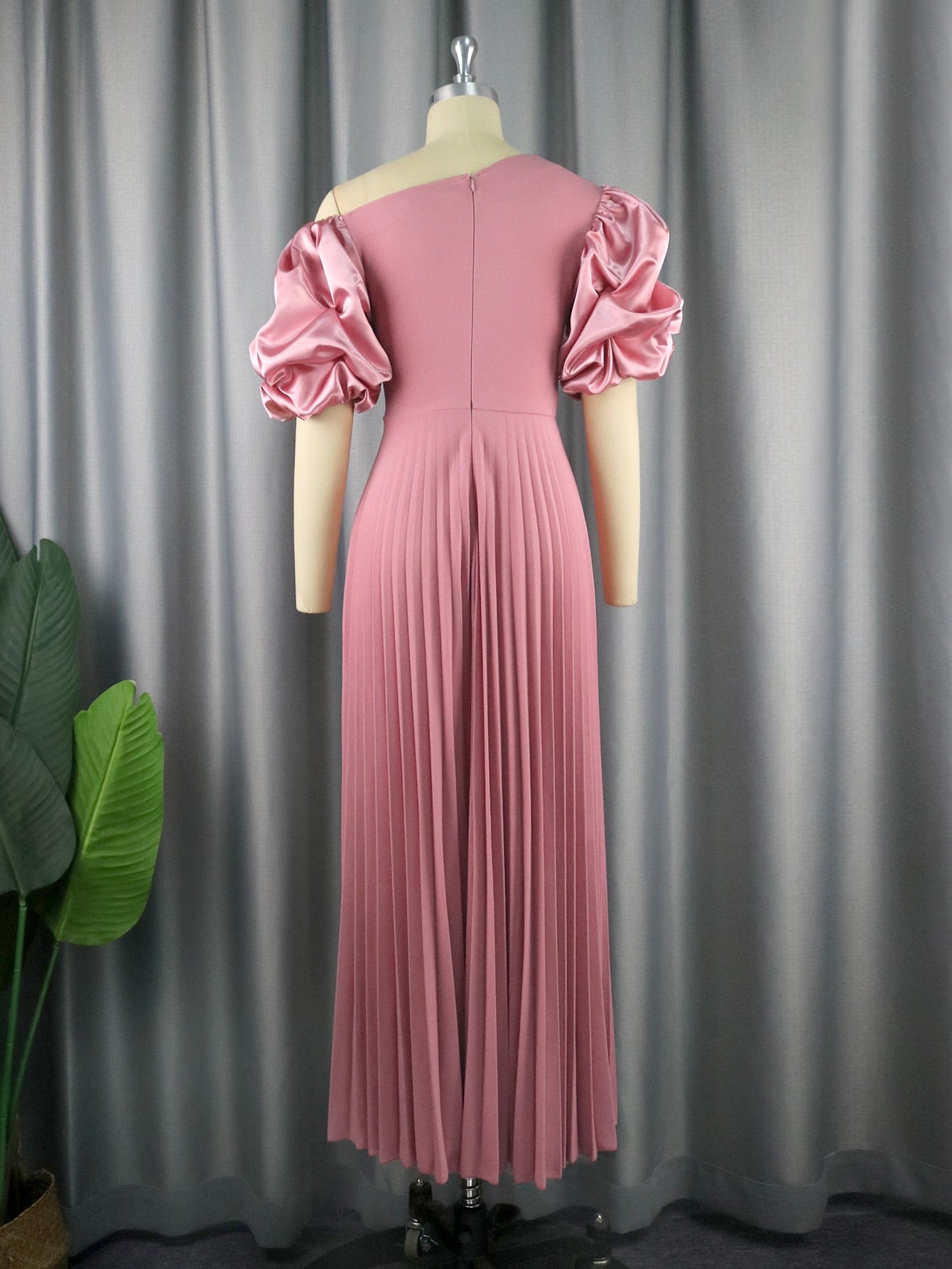 ONTINVA Cold Shoulder Dresses Plus Size Short Puff Sleeve Pink Empire A Line Pleated Prom Outfits for Ladies Event Party 3XL 4XL